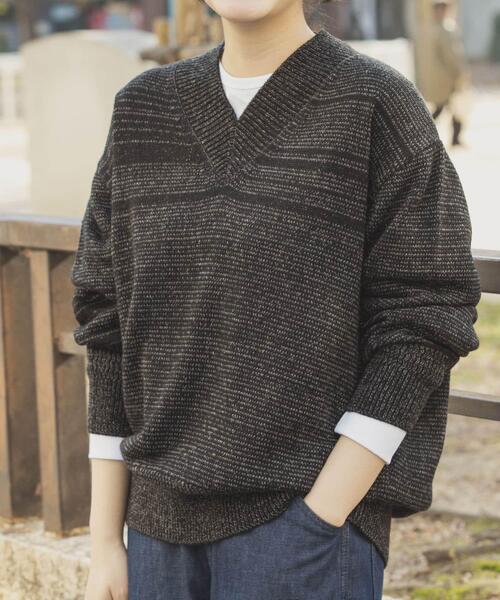 EKAL（エカル）の「Vネックバルキーボーダーニット（ニット/セーター・レディース・ブラック/グレー/オフホワイト・ONE）」の15枚目の写真