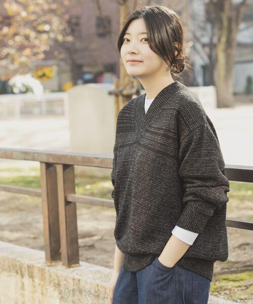 EKAL（エカル）の「Vネックバルキーボーダーニット（ニット/セーター・レディース・ブラック/グレー/オフホワイト・ONE）」の16枚目の写真