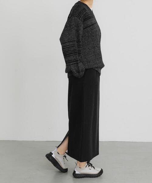 EKAL（エカル）の「Vネックバルキーボーダーニット（ニット/セーター・レディース・ブラック/グレー/オフホワイト・ONE）」の9枚目の写真