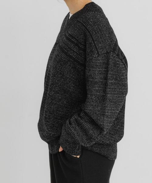 EKAL（エカル）の「Vネックバルキーボーダーニット（ニット/セーター・レディース・ブラック/グレー/オフホワイト・ONE）」の11枚目の写真
