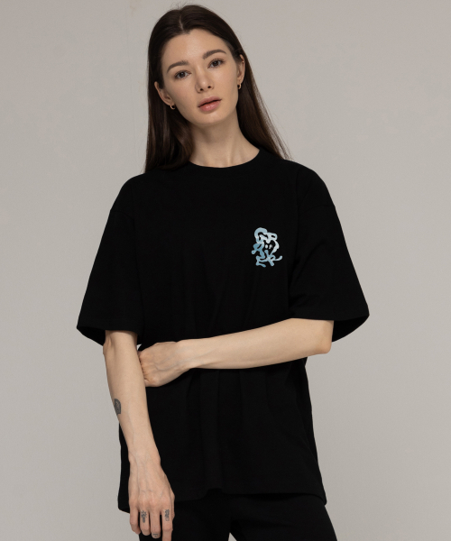 GRAVER（グレーバー）の「[ユニセックス]スモールグラフィティクラウドロゴ半袖Tシャツ_ブラック（Tシャツ/カットソー・レディース・ブラック・MEDIUM/SMALL/LARGE）」の2枚目の写真