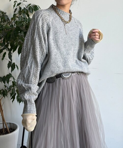 DouDou（ドゥドゥ）の「【WEB限定】透かしケーブル切替ラグランプルオーバー（ニット/セーター・レディース・グレー/チャコールグレー/モスグリーン・FREE）」の2枚目の写真