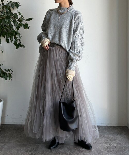 DouDou（ドゥドゥ）の「【WEB限定】透かしケーブル切替ラグランプルオーバー（ニット/セーター・レディース・グレー/チャコールグレー/モスグリーン・FREE）」の7枚目の写真