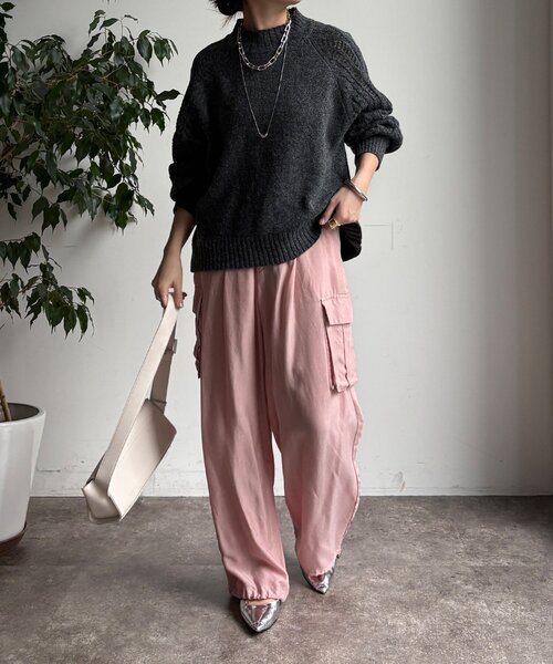 DouDou（ドゥドゥ）の「【WEB限定】透かしケーブル切替ラグランプルオーバー（ニット/セーター・レディース・グレー/チャコールグレー/モスグリーン・FREE）」の15枚目の写真