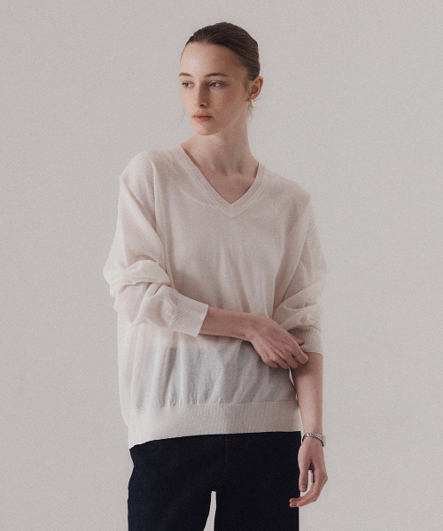SILN（シルン）の「Fine sheer v-neck pullover knit (IVORY)（ニット/セーター・レディース・その他・FREE）」の3枚目の写真