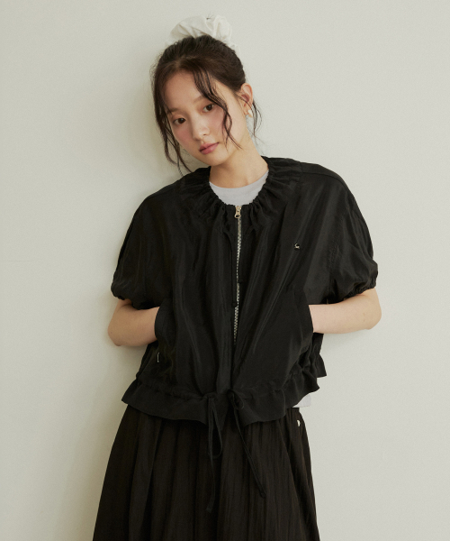 ADAUL(アダウル)の「Shirring half windbreaker - black(ナイロンジャケット・レディース・ブラック・FREE)」の3枚目の写真