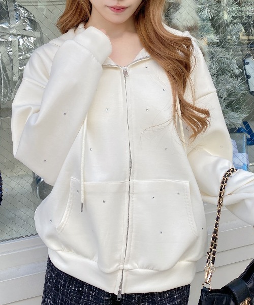 INGNI（イング）の「【WEB限定】ビジュー付ダンボールジップパーカー（パーカー・レディース・アイボリー/モカ/チャコールグレー/グレー・M）」の6枚目の写真