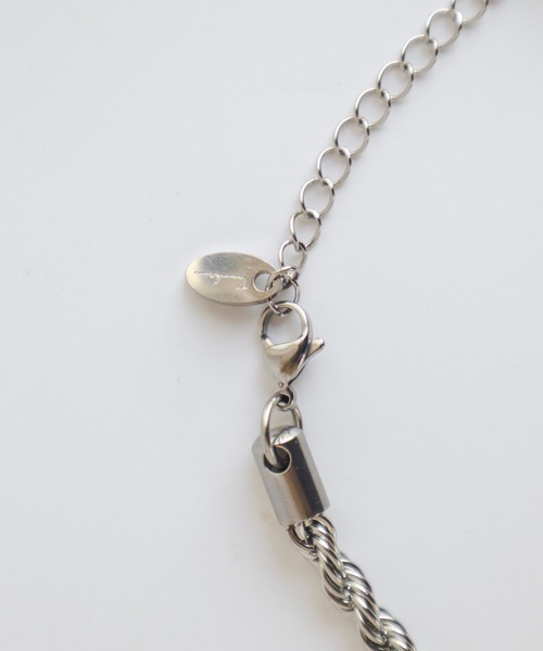 TUWAKRIM（トゥワクリム）の「【TUWAKRIM】ツイストチェーンネッックレス（ネックレス・レディース・シルバー/ゴールド・MEDIUM）」の12枚目の写真