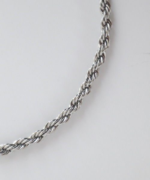 TUWAKRIM（トゥワクリム）の「【TUWAKRIM】ツイストチェーンネッックレス（ネックレス・レディース・シルバー/ゴールド・MEDIUM）」の13枚目の写真