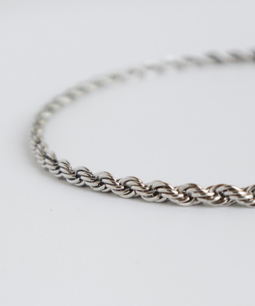 TUWAKRIM（トゥワクリム）の「【TUWAKRIM】ツイストチェーンネッックレス（ネックレス・レディース・シルバー/ゴールド・MEDIUM）」の15枚目の写真