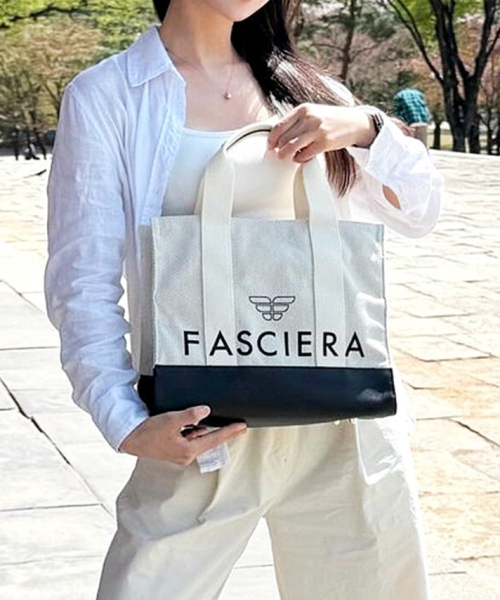 FASCIERA（ファシエラ）の「クラシックレザーコンビスクエアトートバッグ_アリアス12（トートバッグ・レディース・ライトグレー/アイボリー・FREE）」の6枚目の写真