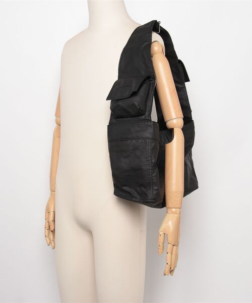 Y-3(ワイスリー)の「Y-3 NEWSPAPER BAG S(ボディバッグ/ウエストポーチ・メンズ・ブラック・ONE SIZE)」の7枚目の写真