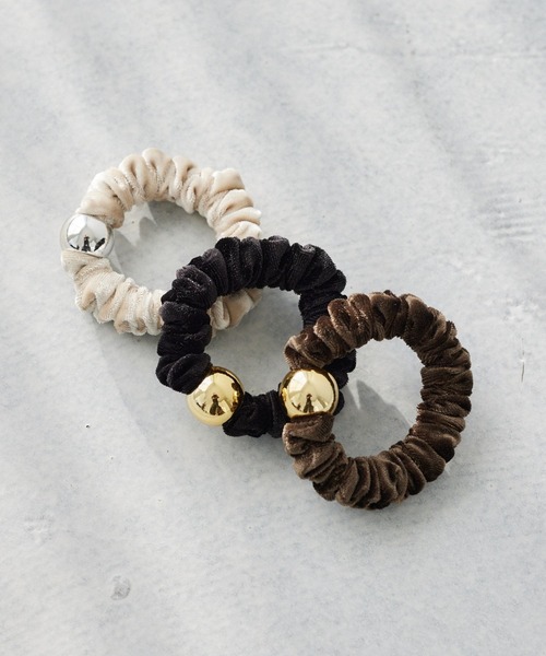 BARNYARDSTORM（バンヤードストーム）の「BARNYARDSTORM / メタルボールベロアシュシュ（シュシュ・レディース・カーキ/ブラック/オフホワイト・FREE）」の9枚目の写真