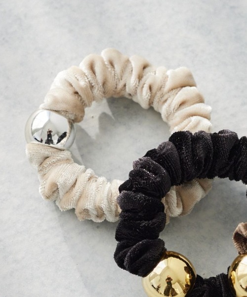 BARNYARDSTORM（バンヤードストーム）の「BARNYARDSTORM / メタルボールベロアシュシュ（シュシュ・レディース・カーキ/ブラック/オフホワイト・FREE）」の10枚目の写真