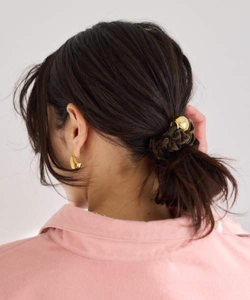 BARNYARDSTORM（バンヤードストーム）の「BARNYARDSTORM / メタルボールベロアシュシュ（シュシュ・レディース・カーキ/ブラック/オフホワイト・FREE）」の4枚目の写真