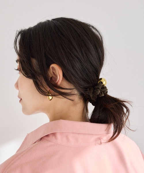 BARNYARDSTORM（バンヤードストーム）の「BARNYARDSTORM / メタルボールベロアシュシュ（シュシュ・レディース・カーキ/ブラック/オフホワイト・FREE）」の5枚目の写真