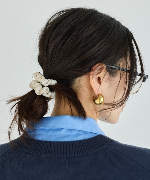 BARNYARDSTORM（バンヤードストーム）の「BARNYARDSTORM / メタルボールベロアシュシュ（シュシュ・レディース・カーキ/ブラック/オフホワイト・FREE）」の6枚目の写真