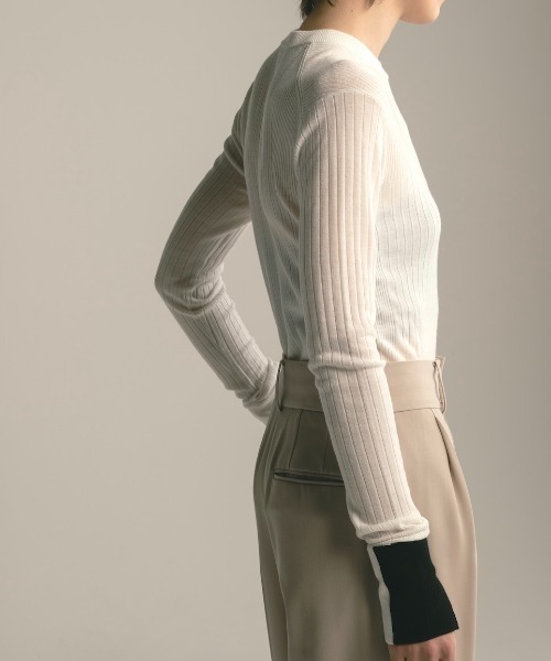 CINOH（チノ）の「CREW NECK TIGHT KNIT（ニット/セーター・レディース・ホワイト・36/38）」の7枚目の写真