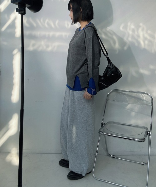 AS KNOW AS plus（アズノゥアズプラス）の「♪リブ重ねて配色レイヤードニットプルオーバー（ニット/セーター・レディース・グレー系/グリーン系/ベージュ系/ホワイト×ネイビー・FREE）」の6枚目の写真