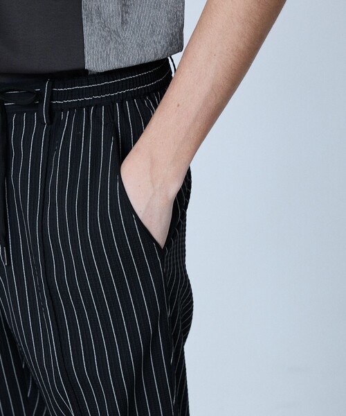 5351 POUR LES HOMMES(ゴーサンゴーイチプールオム)の「【セットアップ対応】Dot Air サッカーストライプ スラックス(スラックス・メンズ・ホワイト/ブラック・50/48/46/44)」の9枚目の写真