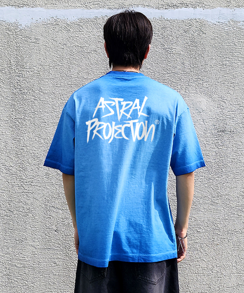 ASTRAL PROJECTION（アストラルプロジェクション）の「グラフィティレタリングピグメントルーズフィット半袖Tシャツ_ブルー（Tシャツ/カットソー・メンズ・その他・L/XL/XXL/M）」の3枚目の写真
