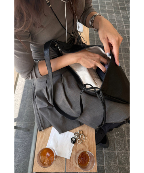 COURONNEの「Faugeres Tassel Shoulder 33_RCBSX25645BKX（ショルダーバッグ・レディース・ブラック・FREE）」の2枚目の写真