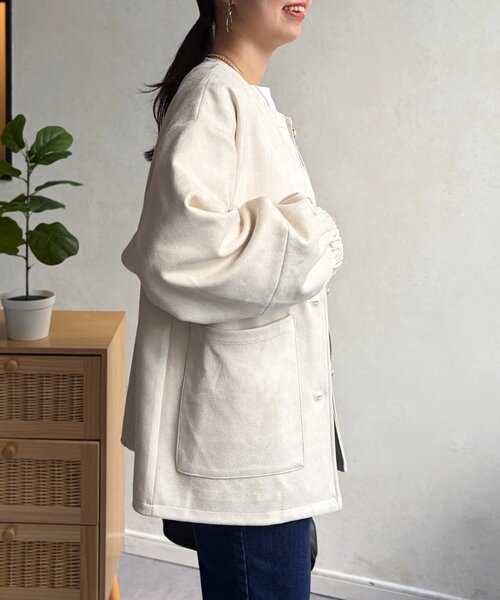 Chez toi（シェトワ）の「ノーカラースエードブルゾン（ブルゾン・レディース・アイボリー/チャコールグレー/ブルー・FREE）」の21枚目の写真