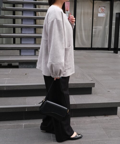 Chez toi（シェトワ）の「ノーカラースエードブルゾン（ブルゾン・レディース・アイボリー/チャコールグレー/ブルー・FREE）」の4枚目の写真