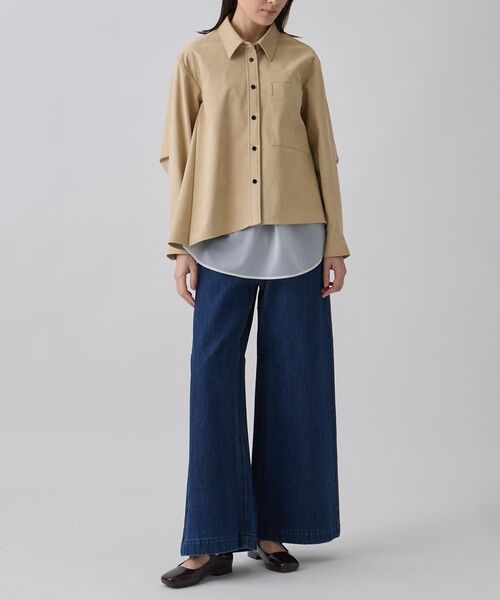 LANVIN en Bleu(ランバンオンブルー)の「フェイクスウェードフレアシャツ(シャツ/ブラウス・レディース・ベージュ/ブラウン・38)」の3枚目の写真