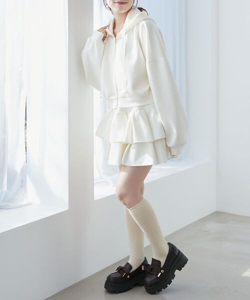 MAJESTIC LEGON（マジェスティックレゴン）の「ドロストリボンラインストーンパーカー（パーカー・レディース・チャコールグレー/アイボリー/ピンクベージュ/ブラック/グレー・MEDIUM）」の6枚目の写真