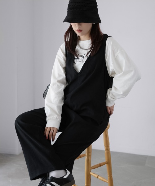 Riberry（リベリー）の「ピーチ起毛Vネックサロペット（サロペット/オーバーオール・レディース・ブラック・FREE）」の3枚目の写真