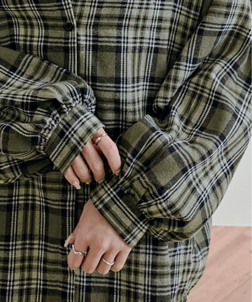 kirakiraShop(キラキラショップ)の「チェック柄 ルーズフィット シャツ(シャツ/ブラウス・レディース・ベージュ/ネイビー/ブルー/グリーン・FREE)」の11枚目の写真