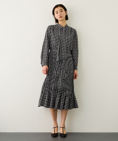 ROPE'(ロペ)の「ship's rope' オリジナルプリントプリーツタイワンピース(シャツワンピース・レディース・ネイビー/キャメル・36/38)」の7枚目の写真