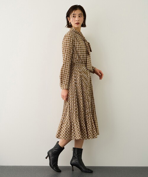 ROPE'(ロペ)の「ship's rope' オリジナルプリントプリーツタイワンピース(シャツワンピース・レディース・ネイビー/キャメル・36/38)」の4枚目の写真