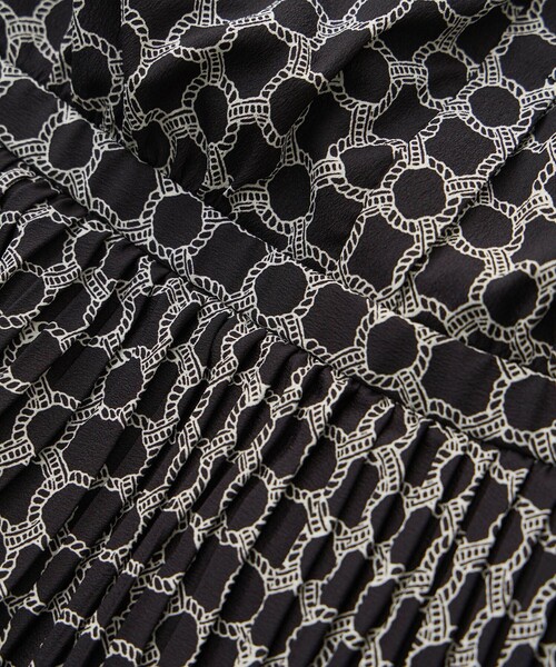 ROPE'(ロペ)の「ship's rope' オリジナルプリントプリーツタイワンピース(シャツワンピース・レディース・ネイビー/キャメル・36/38)」の5枚目の写真