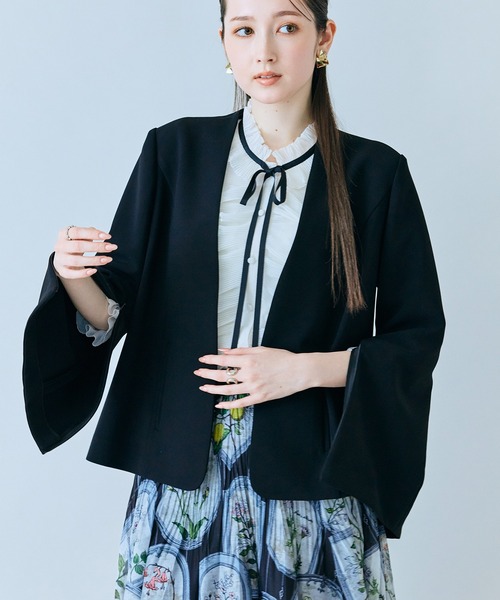 Audie a Muses(オーディアミューズ)の「ノーカラーコンパクトジャケット(ノーカラージャケット・レディース・ベージュ/ブラック・42/38)」の4枚目の写真