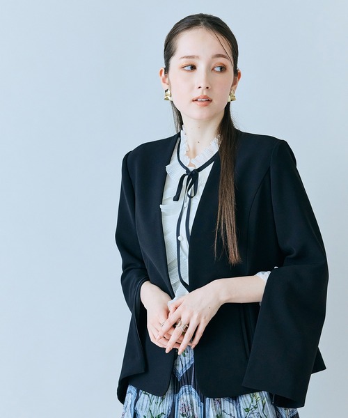 Audie a Muses(オーディアミューズ)の「ノーカラーコンパクトジャケット(ノーカラージャケット・レディース・ベージュ/ブラック・42/38)」の6枚目の写真