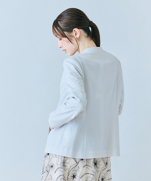 Audie a Muses(オーディアミューズ)の「ノーカラーコンパクトジャケット(ノーカラージャケット・レディース・ベージュ/ブラック・42/38)」の15枚目の写真