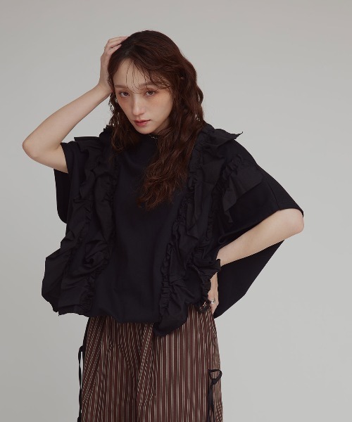 W:Huku（フーク）の「ビッグ フリル スウェット プルオーバー / Big Frill Sweatshirt Pullover（スウェット・レディース・オフホワイト/ブラック/杢グレー・FREE）」の2枚目の写真