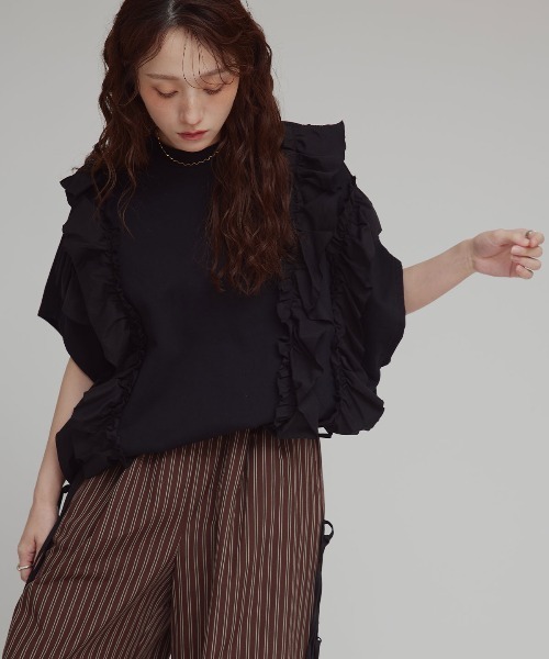 W:Huku（フーク）の「ビッグ フリル スウェット プルオーバー / Big Frill Sweatshirt Pullover（スウェット・レディース・オフホワイト/ブラック/杢グレー・FREE）」の9枚目の写真
