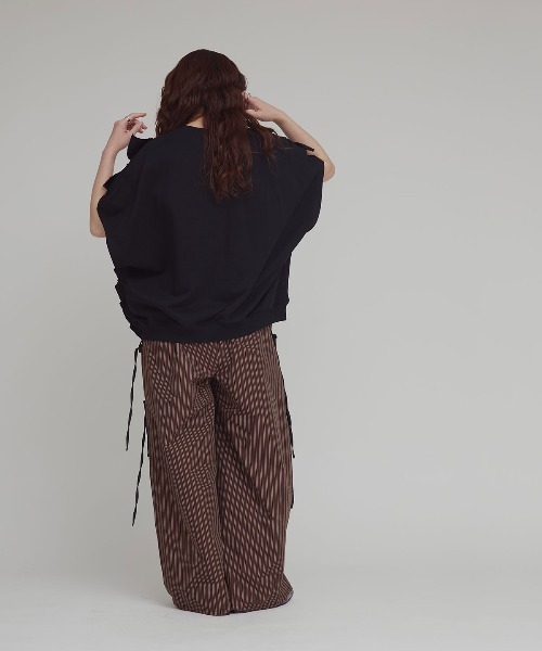 W:Huku（フーク）の「ビッグ フリル スウェット プルオーバー / Big Frill Sweatshirt Pullover（スウェット・レディース・オフホワイト/ブラック/杢グレー・FREE）」の11枚目の写真