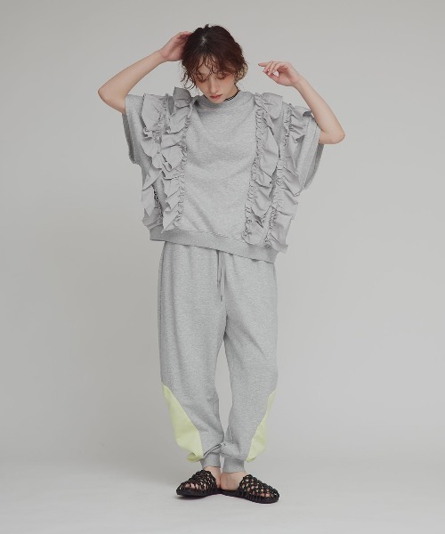 W:Huku（フーク）の「ビッグ フリル スウェット プルオーバー / Big Frill Sweatshirt Pullover（スウェット・レディース・オフホワイト/ブラック/杢グレー・FREE）」の16枚目の写真