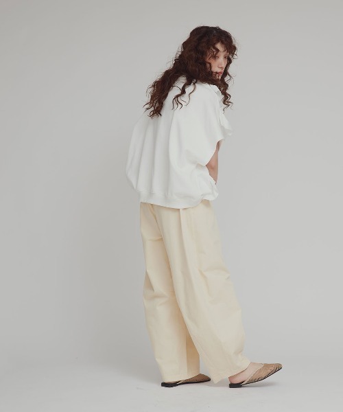 W:Huku（フーク）の「ビッグ フリル スウェット プルオーバー / Big Frill Sweatshirt Pullover（スウェット・レディース・オフホワイト/ブラック/杢グレー・FREE）」の17枚目の写真