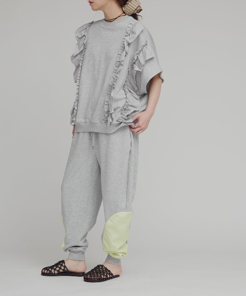 W:Huku（フーク）の「ビッグ フリル スウェット プルオーバー / Big Frill Sweatshirt Pullover（スウェット・レディース・オフホワイト/ブラック/杢グレー・FREE）」の20枚目の写真