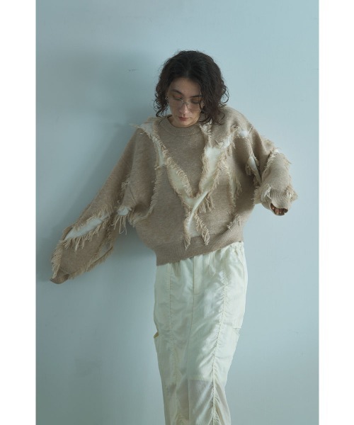 marjour(マージュール)の「FRINGE LINE KNIT TOP(ニット/セーター・レディース・ベージュ/グレー・M)」の3枚目の写真