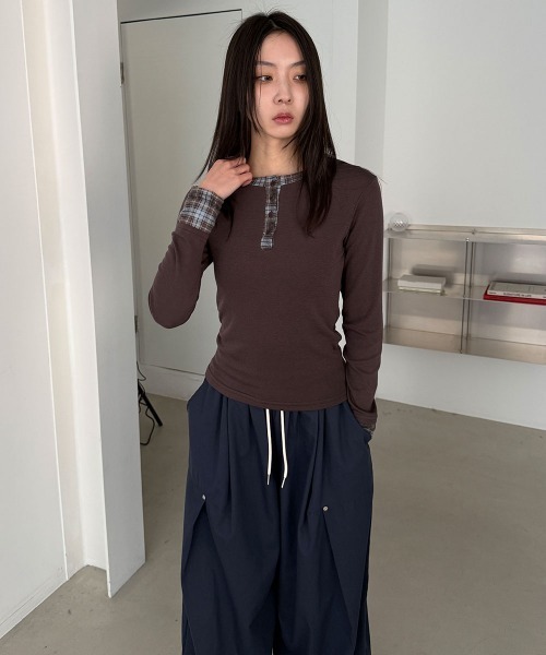 4INT.（フォイント）の「【裏起毛】チェック 配色 長袖 Ｔシャツ（Tシャツ/カットソー・レディース・ブラウン/ブラック・FREE）」の4枚目の写真