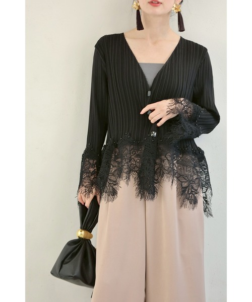cawaii（カワイイ）の「細やかに浮かぶランダム裾レースのプリーツカーディガン（カーディガン/ボレロ・レディース・ブラック/ホワイト・FREE）」の2枚目の写真