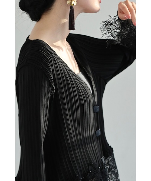 cawaii（カワイイ）の「細やかに浮かぶランダム裾レースのプリーツカーディガン（カーディガン/ボレロ・レディース・ブラック/ホワイト・FREE）」の9枚目の写真