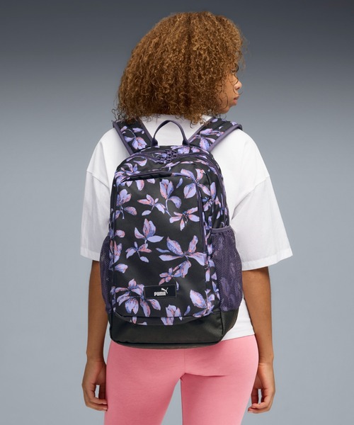 PUMA（プーマ）の「PUMA プーマ ユニセックス プーマ アカデミー AOP バックパック 29L PUMA ACADEMY（バックパック/リュック・メンズ・グリーン系その他/ブラック×パープル/ピンク/ブラック系その他2/ピンク系その他・フリー）」の2枚目の写真