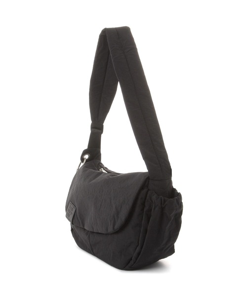 studio CLIP(スタディオクリップ)の「【軽量/500mlボトル収納可/10ポケット構造】からだよろこぶフラップショルダーバッグ(ショルダーバッグ・レディース・ブラック/ベージュ・FREE)」の6枚目の写真